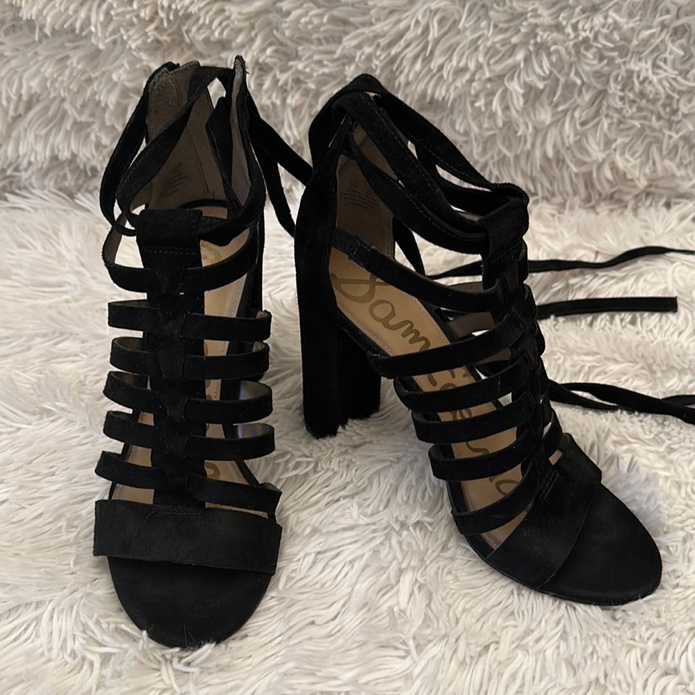 Sam Edelman strappy suede black sandal in good condition.